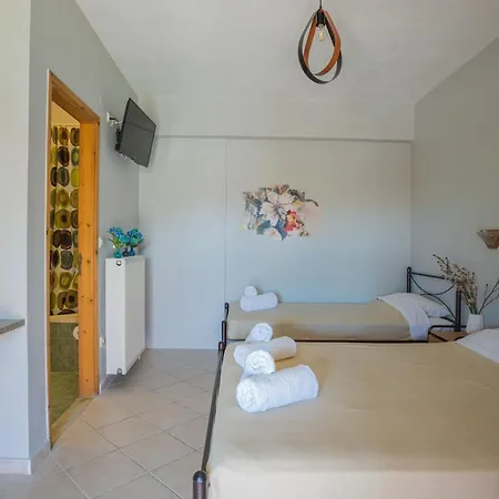 Orange Gasthof Vasiliki